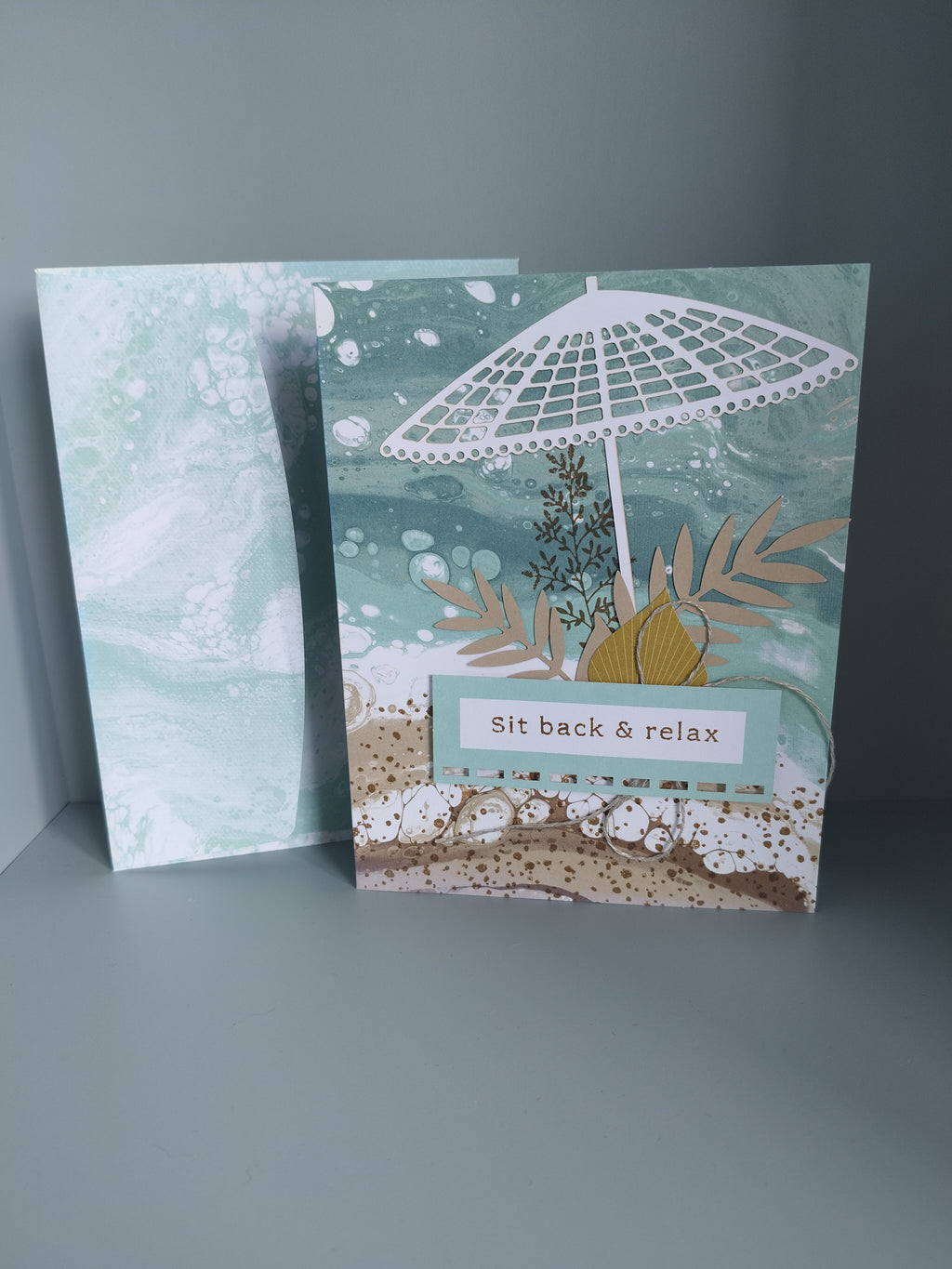 Wenskaart "sit back & relax" (parasol)