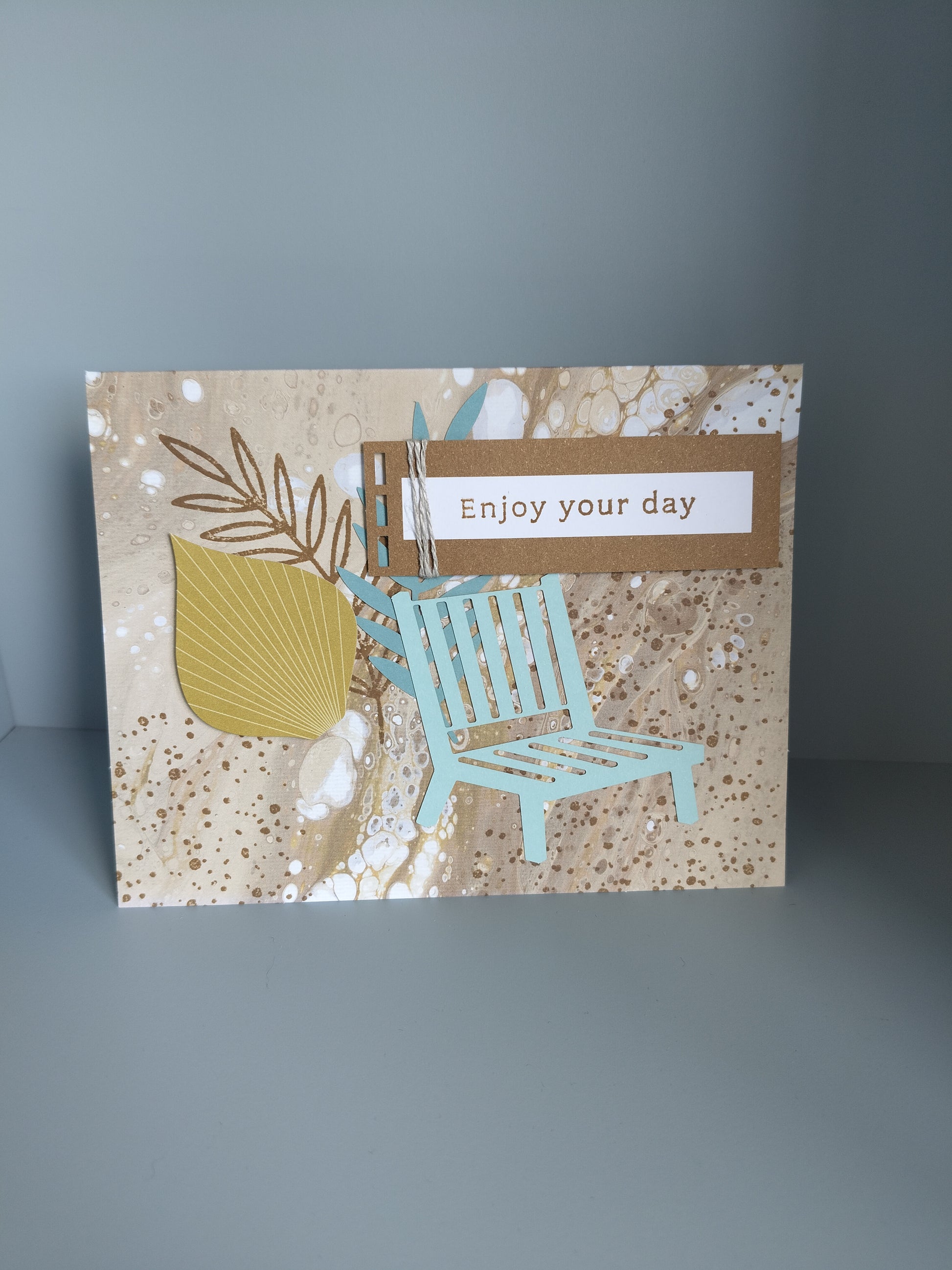 Wenskaart "enjoy your day" (stoel)