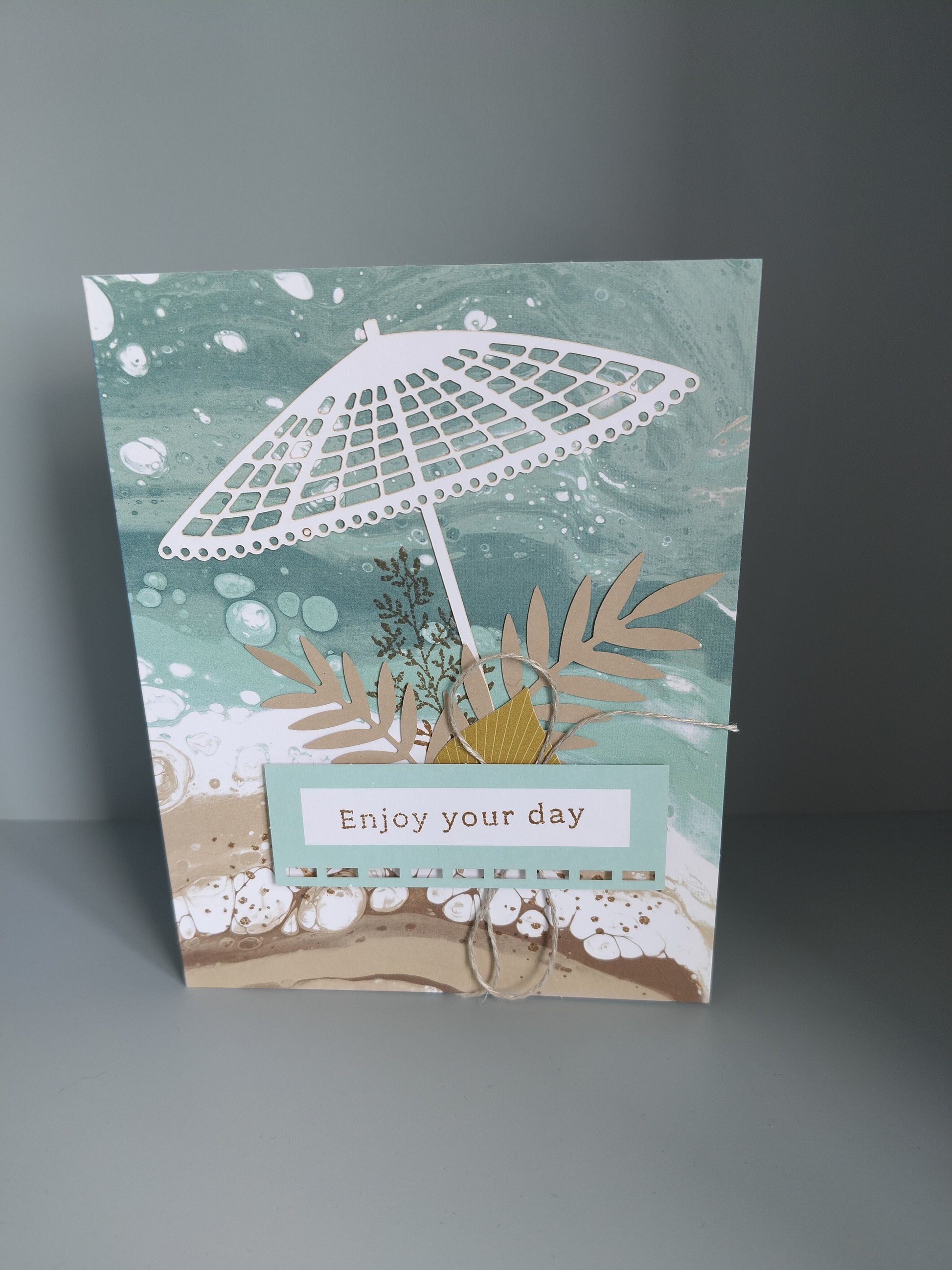 Wenskaart "enjoy your day" (parasol)