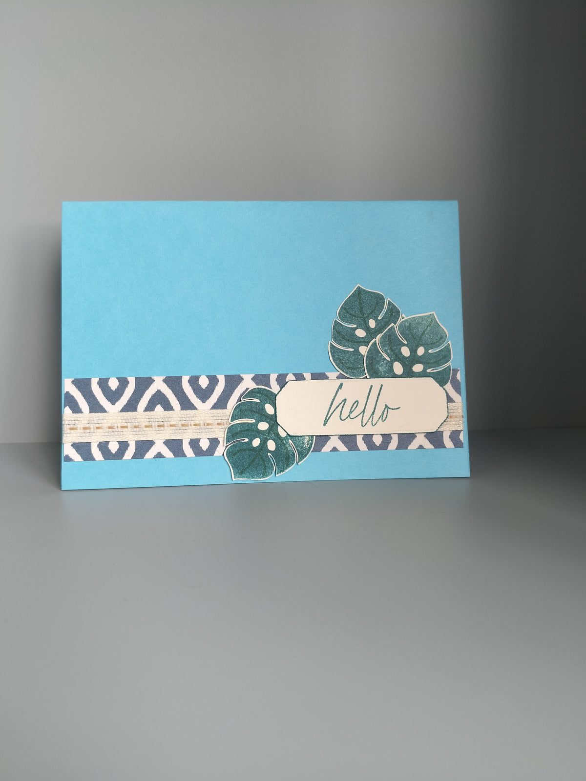 Wenskaart "Hello" met witte envelop