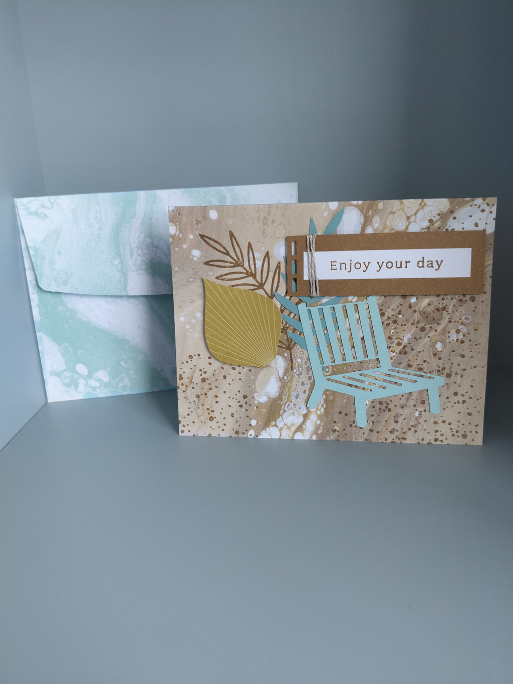 Wenskaart "enjoy your day" (stoel)