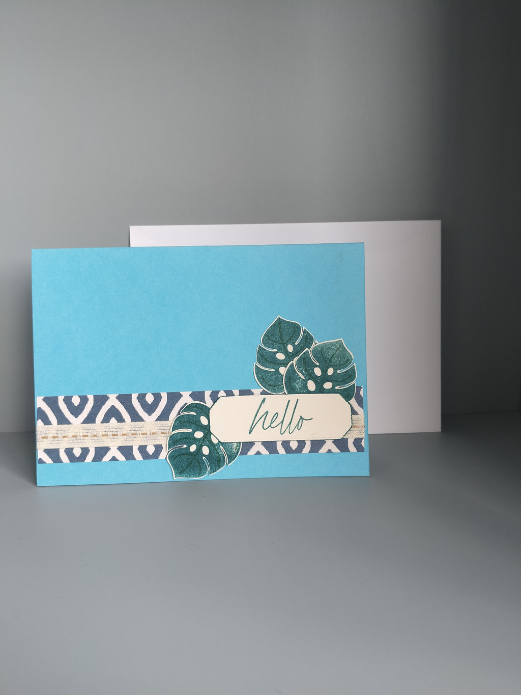 Wenskaart "Hello" met witte envelop